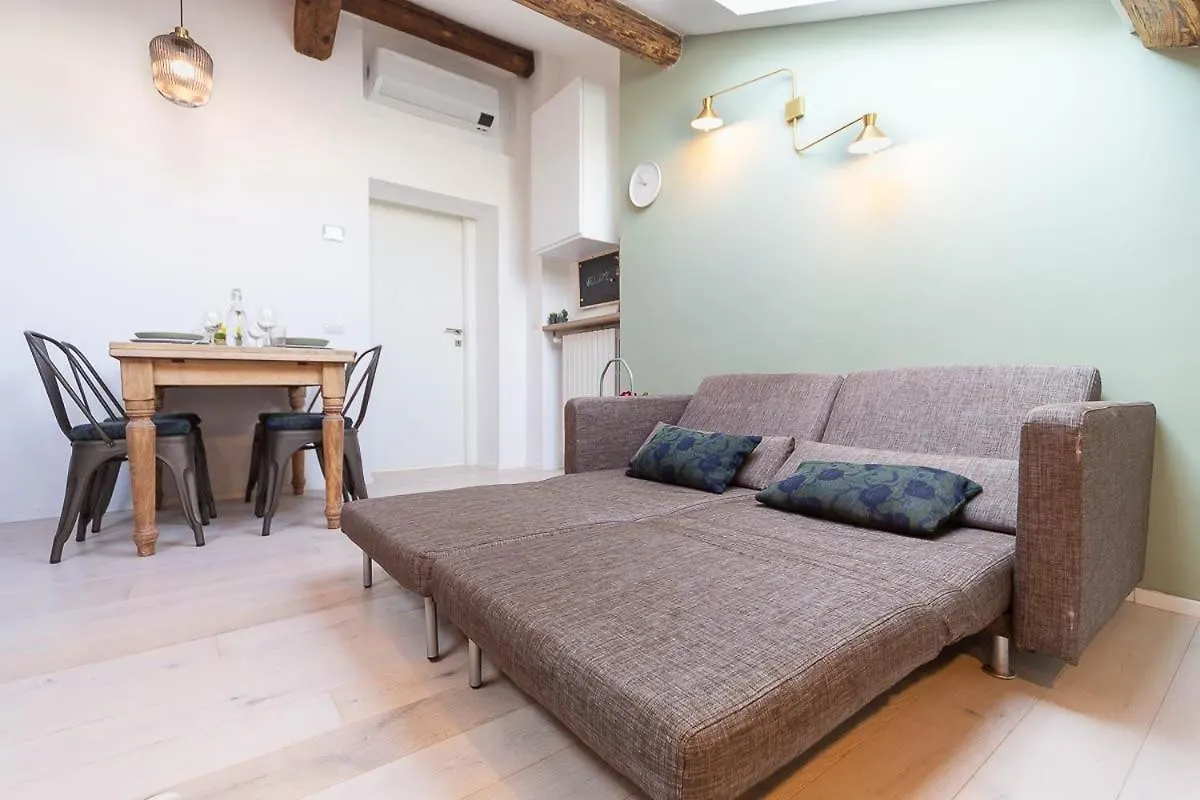 Central Station Comfort Suite - Duomo 15 Min Milan 0*,  Italy